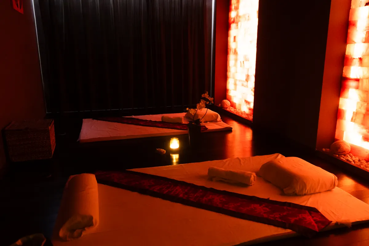 Privátní wellness se solnou stěnou a svíčkou