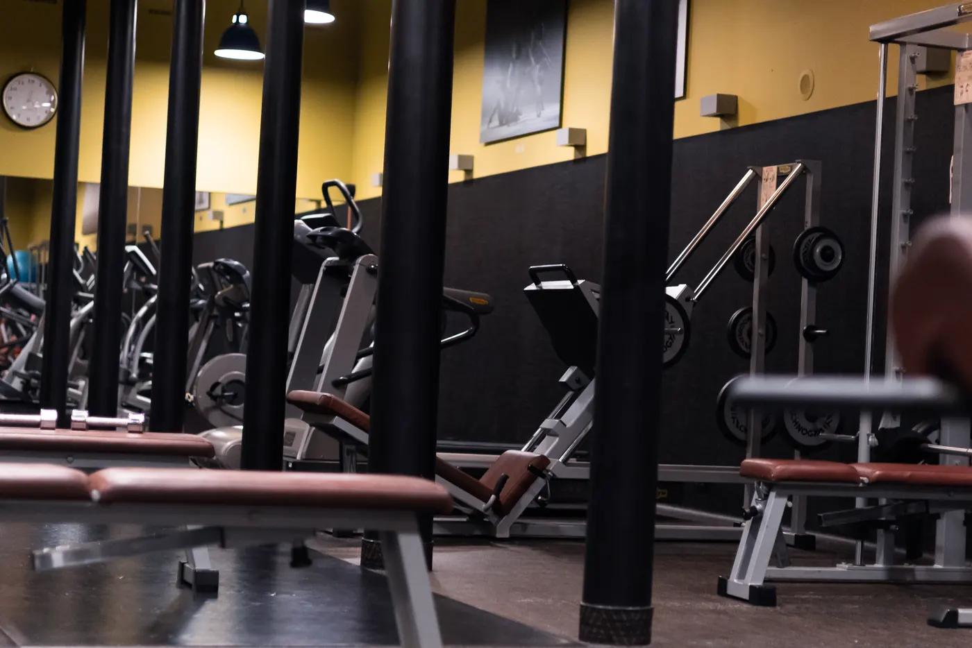 Fitness zóna hotelu s posilovacími stroji